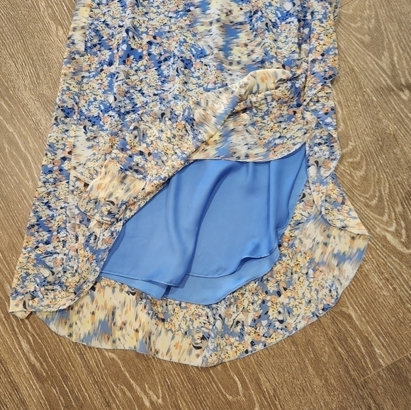 Chelsea and Violet Floral Flutter Maxi Dress NWOT size Medium - Picture 2 of 7